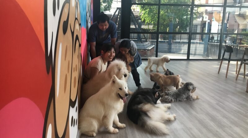 Pattaya Dog Club (free family group photo)