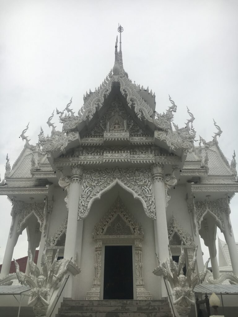 Wat Nong Yai (white temple, exterior)