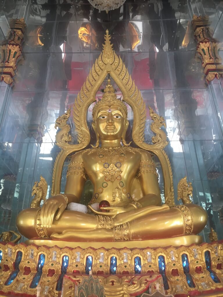 Wat Nong Yai (white temple, mirrored Buddha room)
