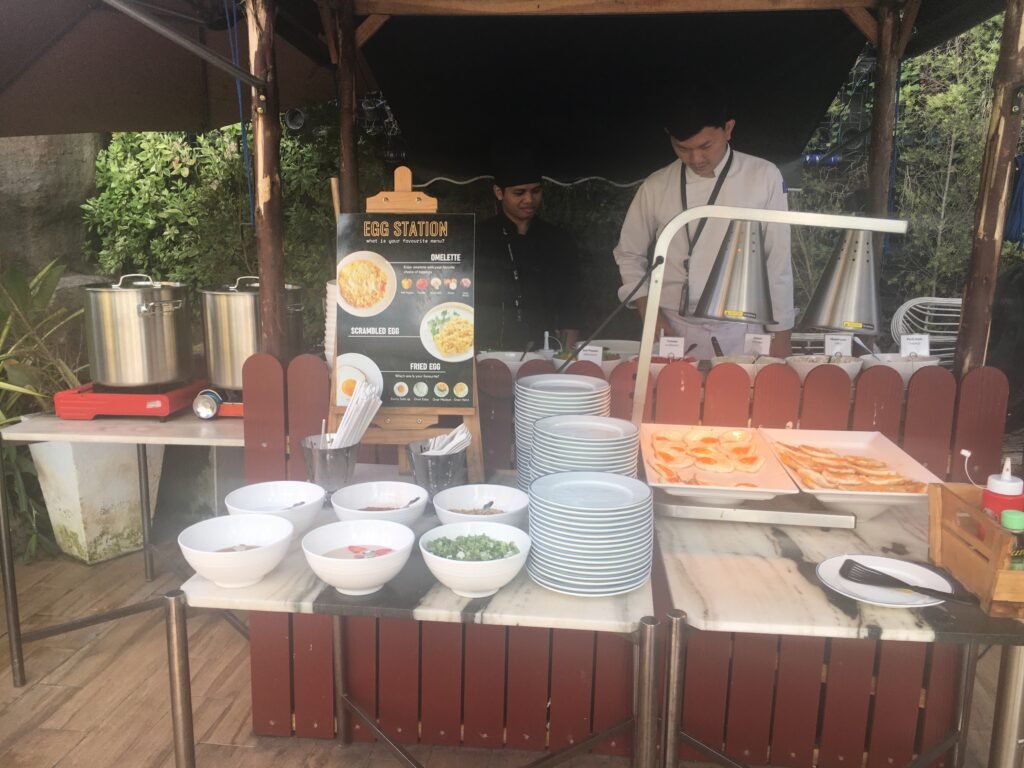 Holiday Inn Express Central Pataya - egg station at breakfast buffet